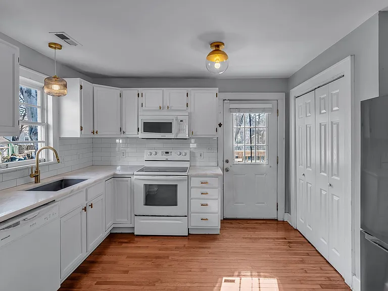 914 W Greenwood Ave — Photo 8
