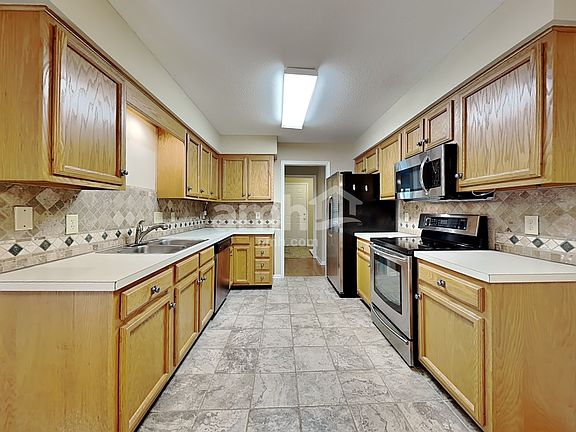 3rd image of 3109 Southhampton Dr