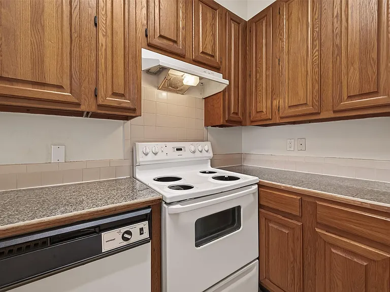 2211 S Braeswood Blvd #23C — Photo 12