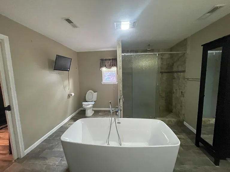 128 Lehigh Rd — Photo 2