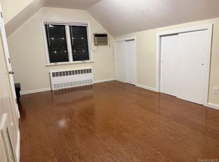 7019 164th St, Fresh Meadows, NY 11365