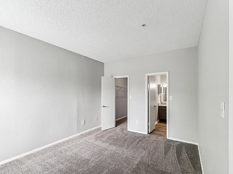 Waterford Creek Apartments — Photo 23