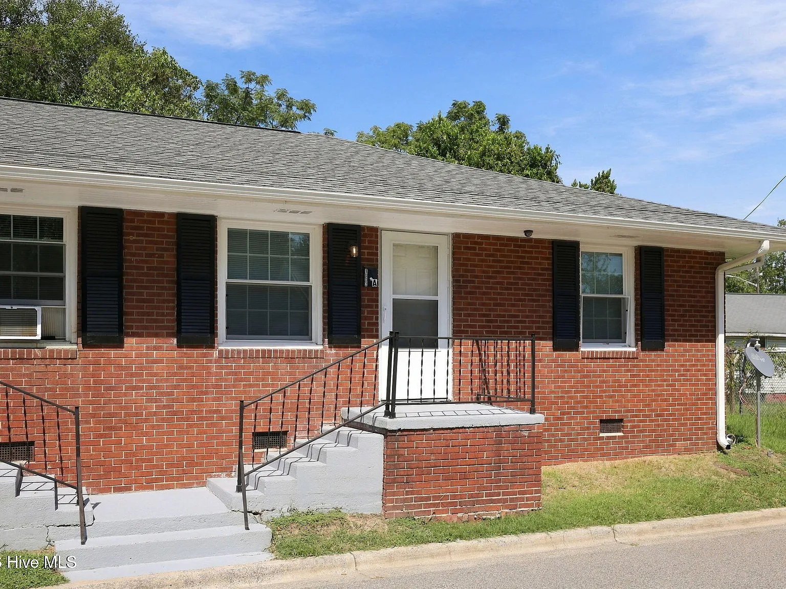 2 bed, 1.0 bath, 850 sqft, $1,095 — Photo 2