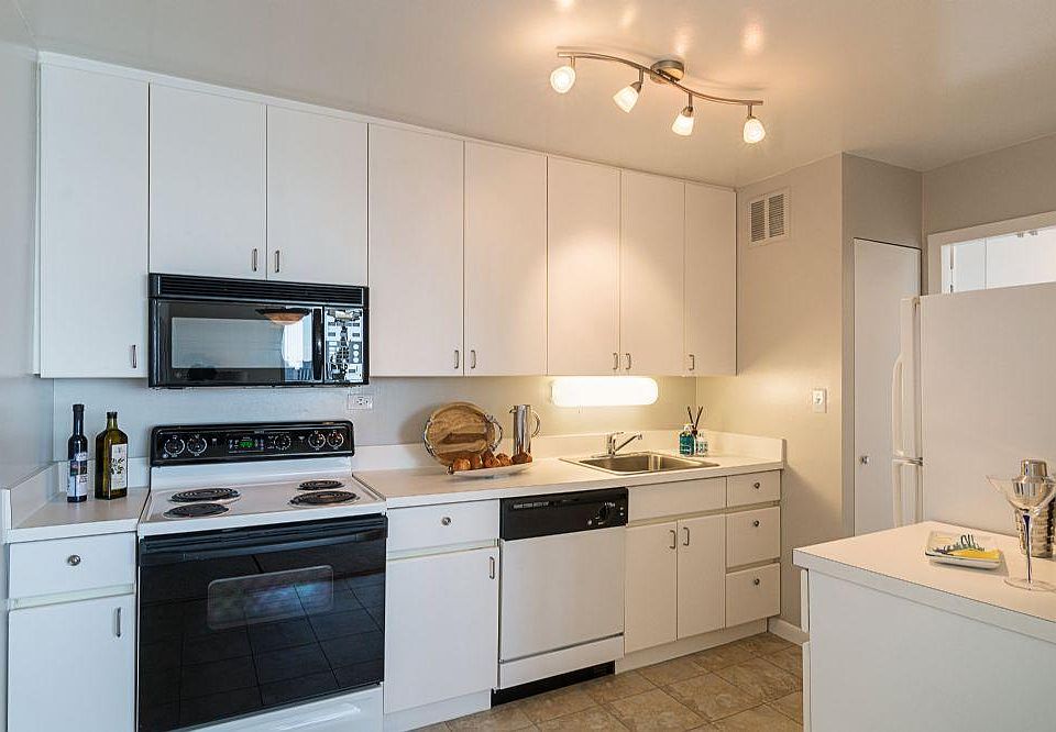 1st image of 538 W Hawthorne Pl #715