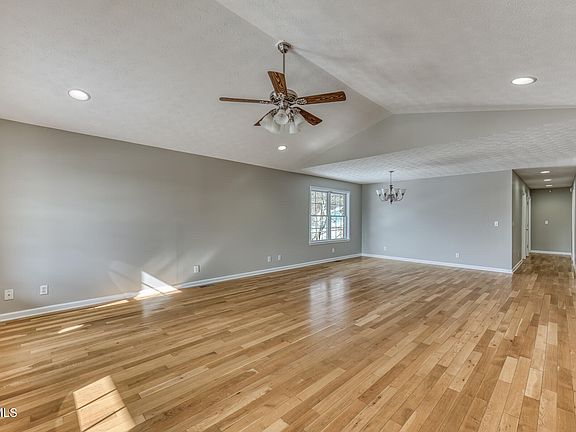 5th image of 15096 Denham Dr #0