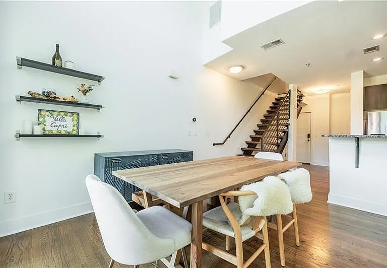 1221 Caroline St NE #201 — Photo 7