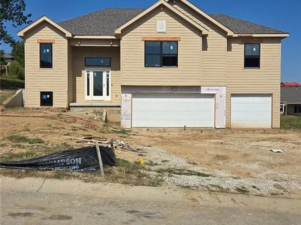 19100 Library Dr, Weston, MO 64098