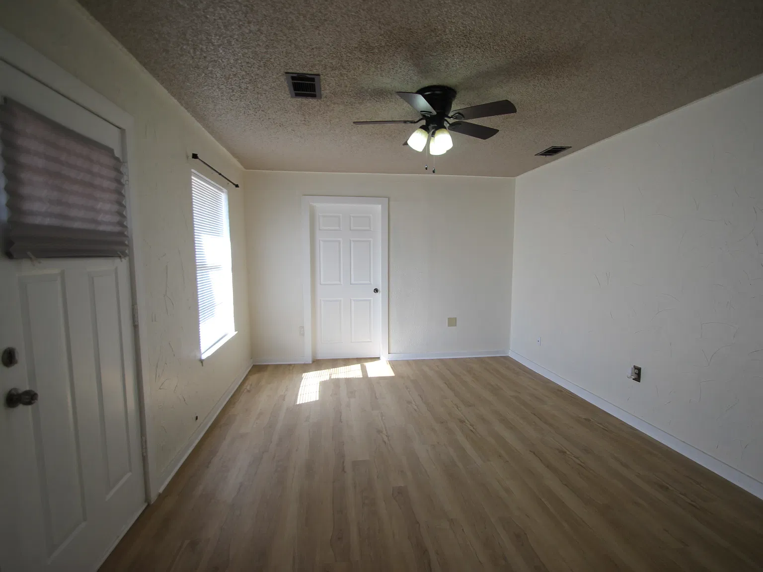 2 bed, 818 sqft, $1,400 — Photo 3