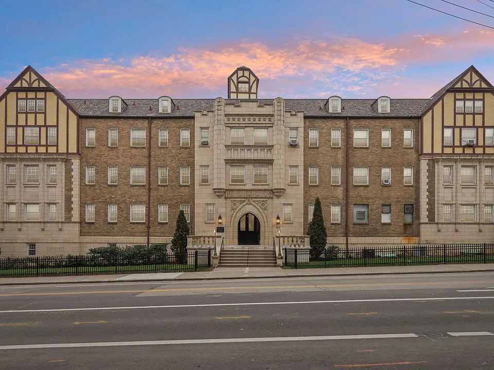 Bayard Manor Apartments