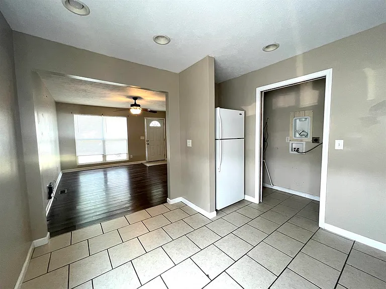1307 W White St — Photo 7