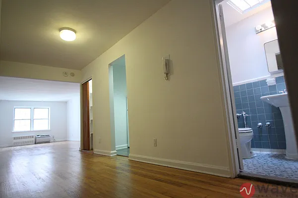 Rented by Wave Real Estate Group | media 3