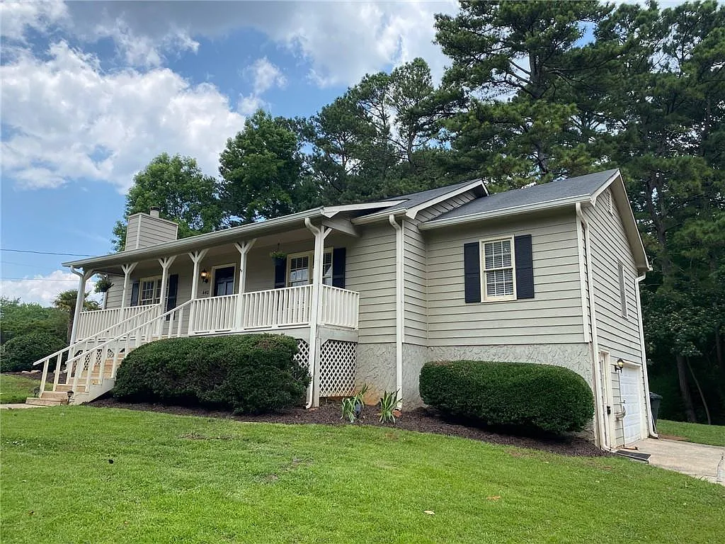 3 bed, 2.0 bath, 1316 sqft, $2,000 — Photo 2