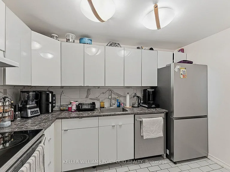 705 King St W #601 — Photo 11