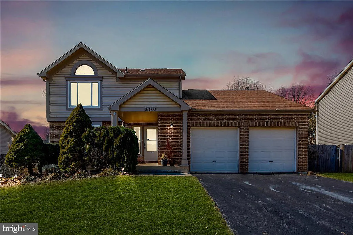 209 Diamond Dr photo 1