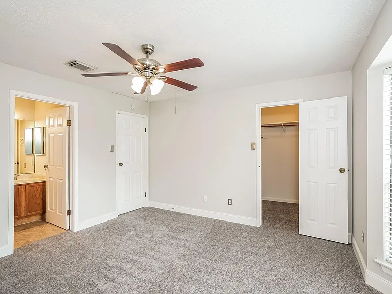 17263 Saturn Ln — Photo 11