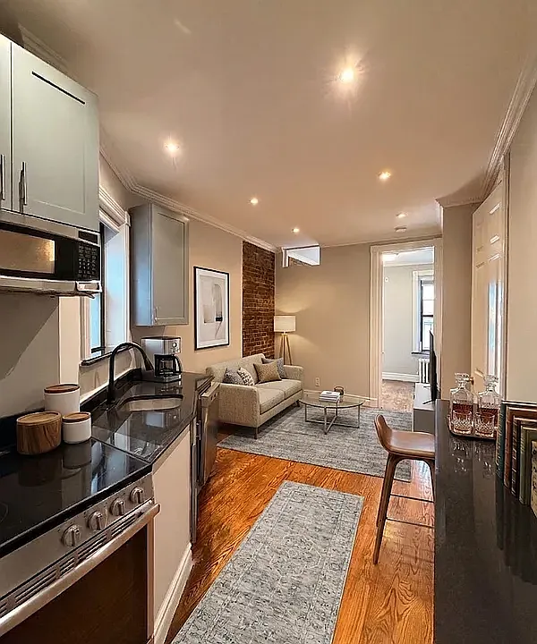 219 E 23rd St #16D