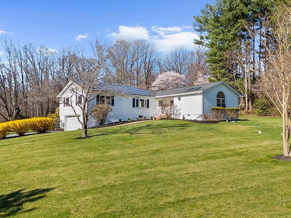 1st image of 4402 Meadowcliff Rd