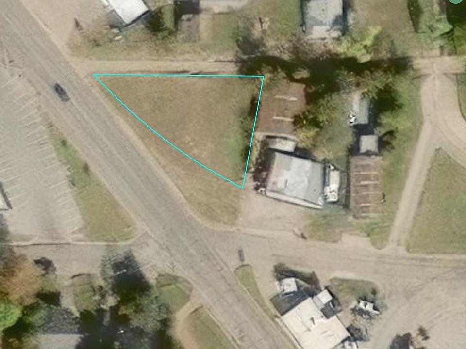 2nd image of 3142 10th St