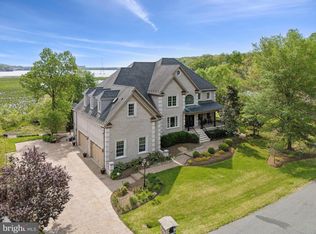 18495 Running Pine Ct, Triangle, VA 22172