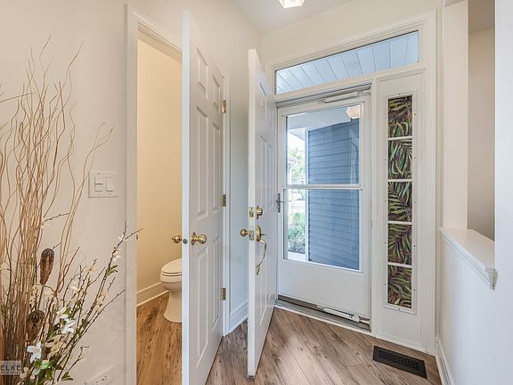 3rd image of 5 S Oakhurst Dr