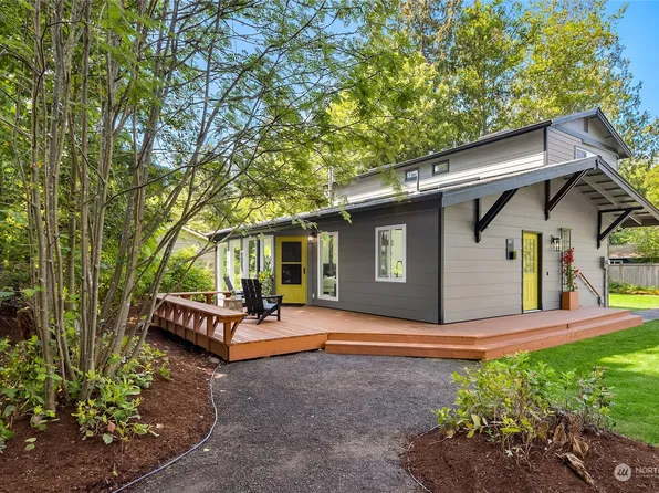 881 Park Avenue NE, Bainbridge Island, WA 98110