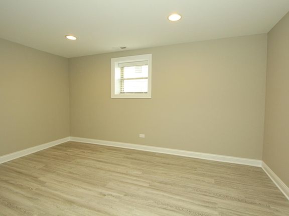 5th image of 3933 N Kostner Ave #Gn