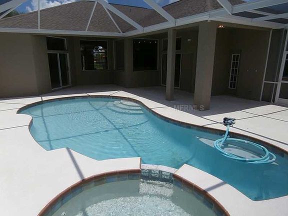 3rd image of 10231 Meadow Crossing Dr