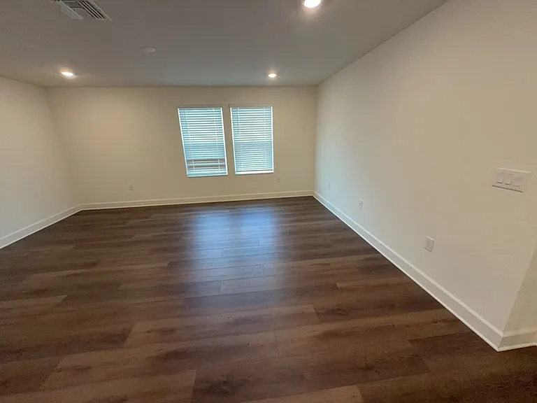 3230 Sanctuary Dr — Photo 8