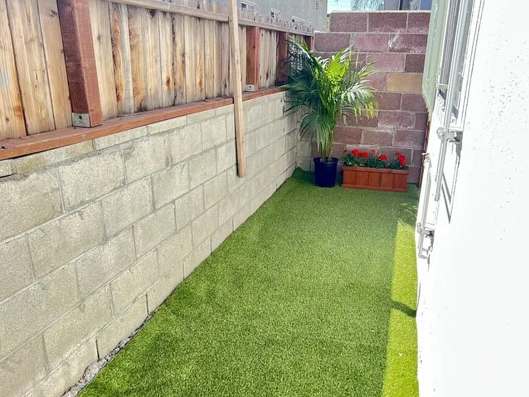 6542 S Victoria Ave — Photo 14