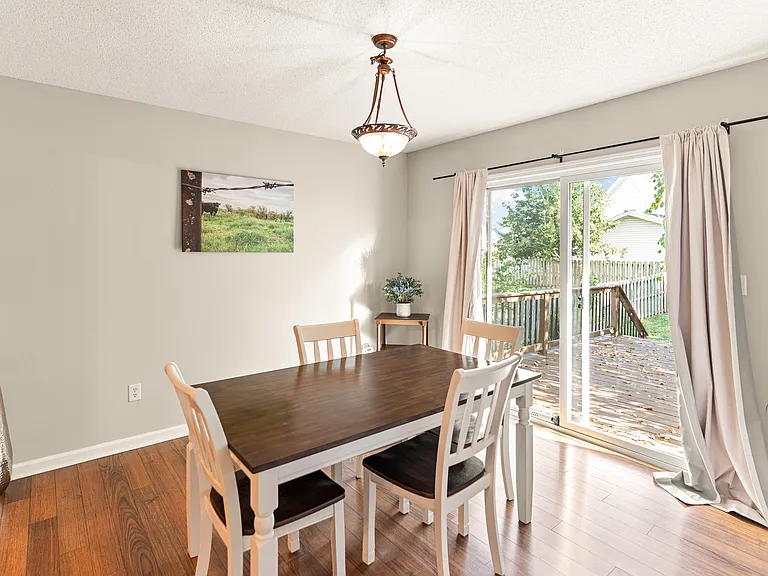 2112 Saratoga Dr — Photo 9