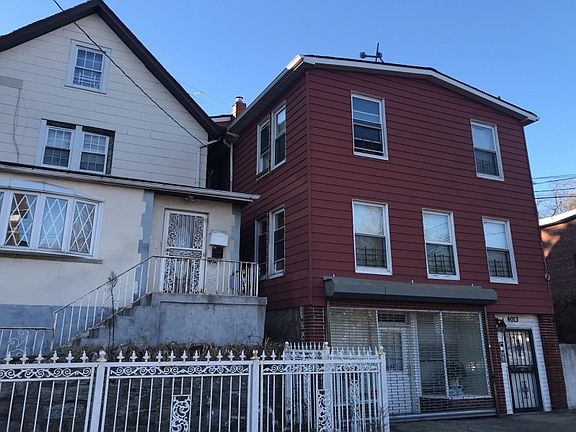 3rd image of 4013 Dyre Ave