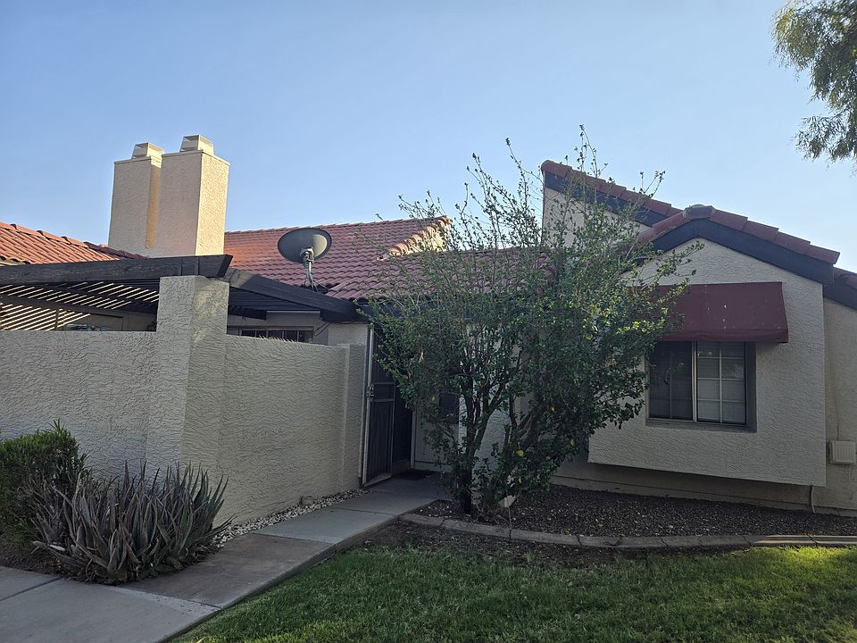 1st image of 915 S Lola Ln