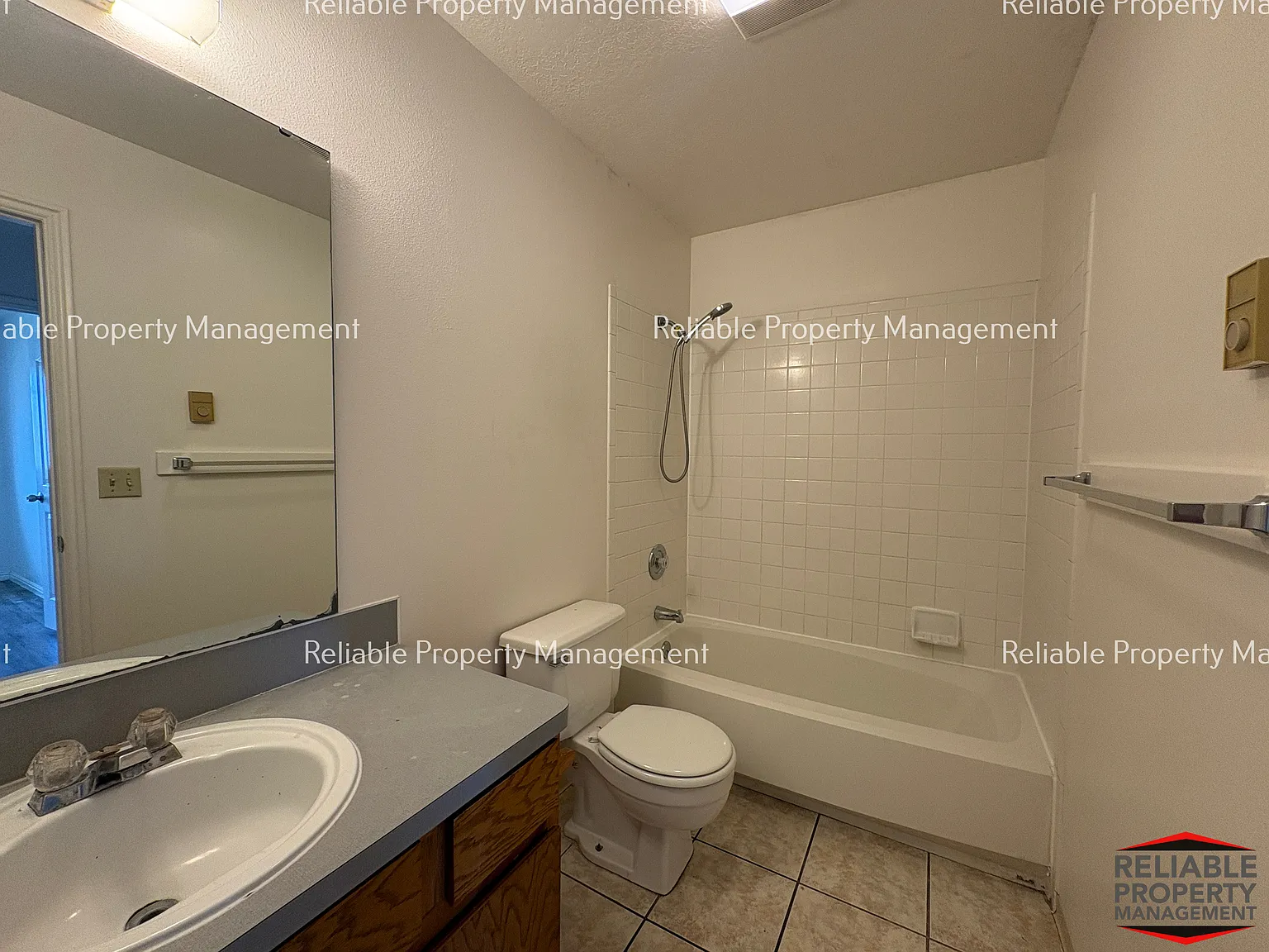 3 bed, 950 sqft, $1,095 — Photo 4