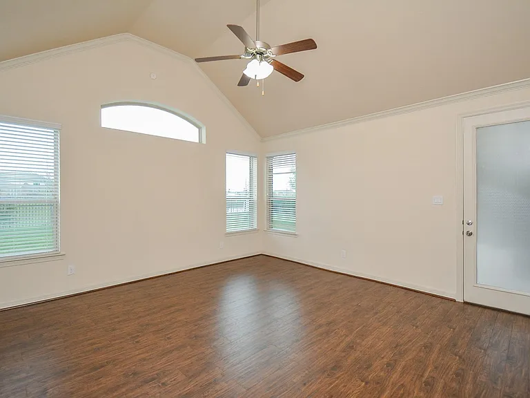 23610 Esperia St — Photo 13