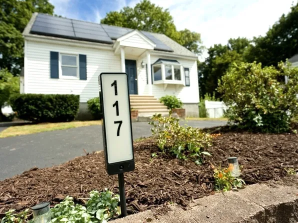117 Lexington Ave, Lowell, MA 01854