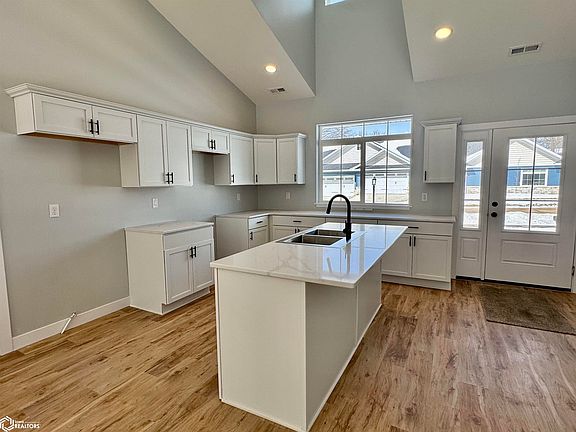 4th image of 317 27th Ave S
