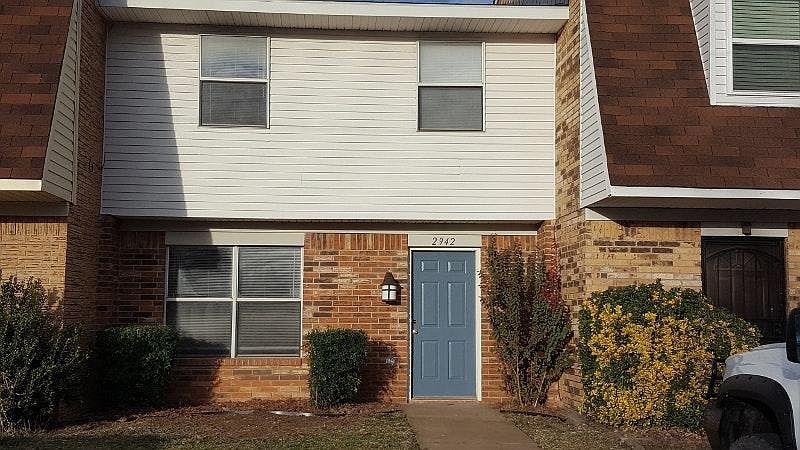 1st image of 2942 Gossett Dr