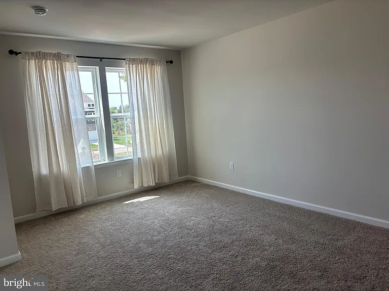 60 Robert Dr — Photo 14