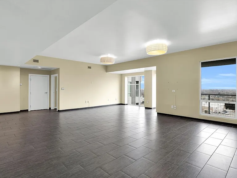 301 N Neil St #808-809 — Photo 19