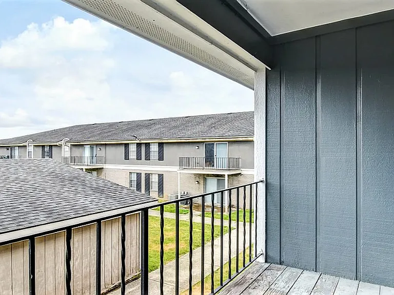 Fox Hunt Apartments — Photo 15
