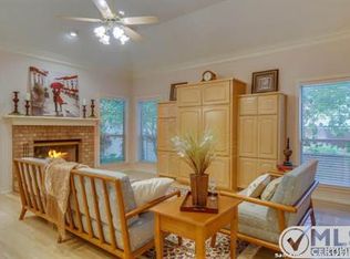 9015 Foxland Dr, San Antonio, TX 78230