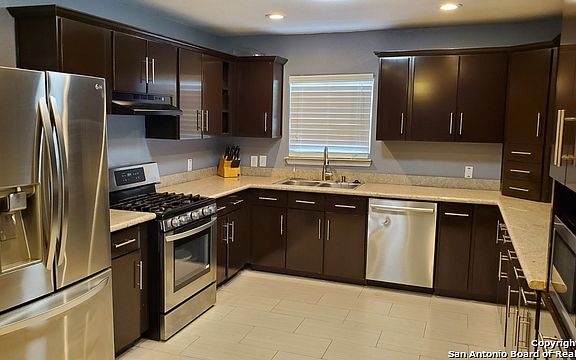 4th image of 255 E Formosa Blvd