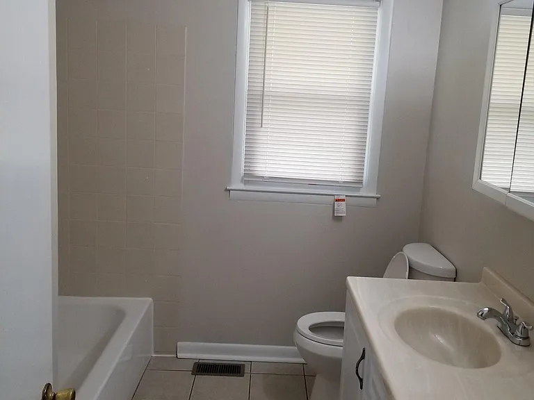 1405 Woodside Ave — Photo 9