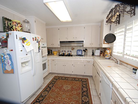 72DublinDrive Kitchen.jpg