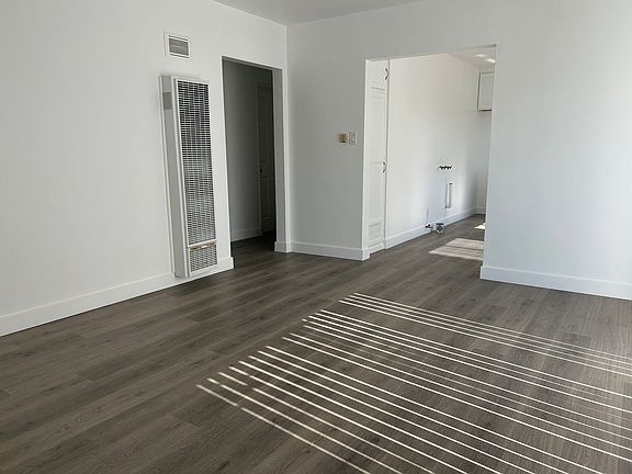 3rd image of 3456 Redondo Beach Blvd #2
