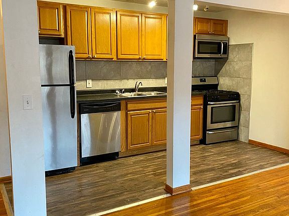3rd image of 625 E 18th St #10690969
