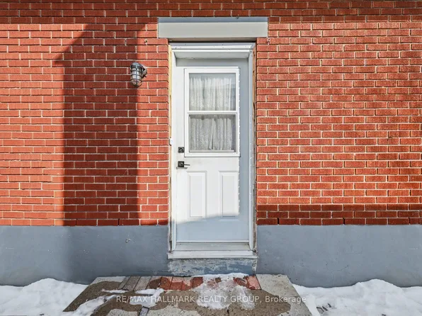 1307 Vancouver Ave #B, Ottawa, ON K1V 6T8