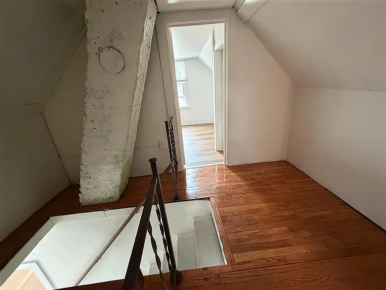 242R Valley St — Photo 9