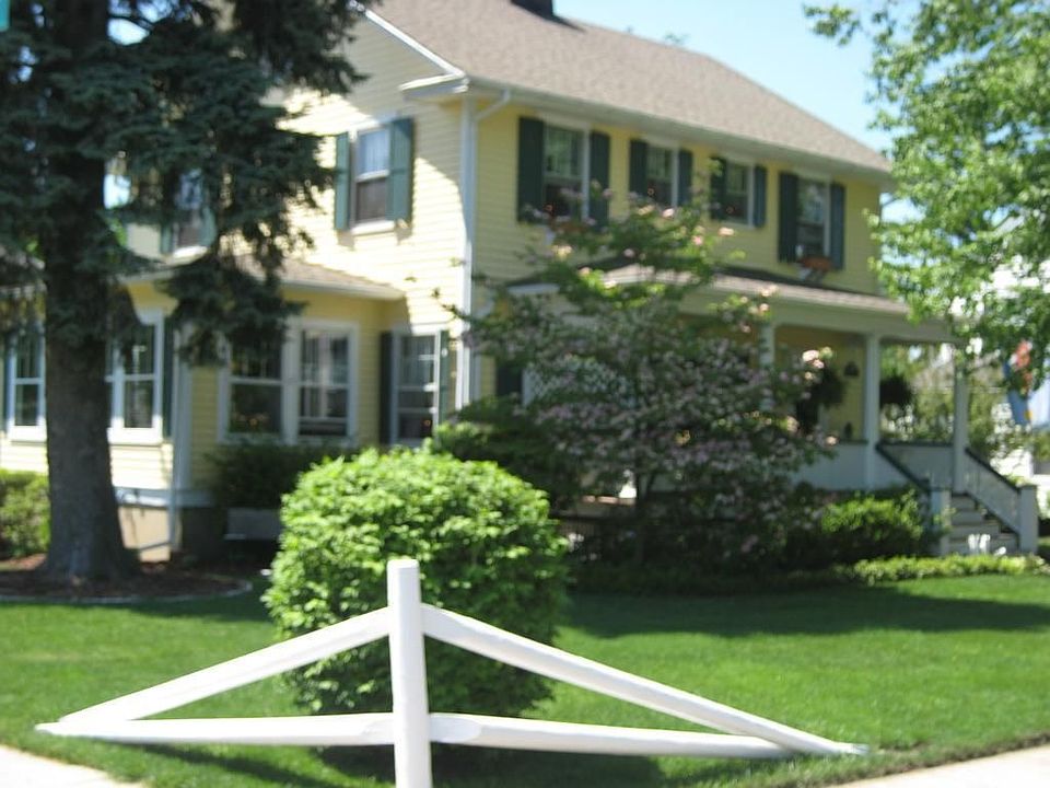 2nd image of 220 Wisner Ave