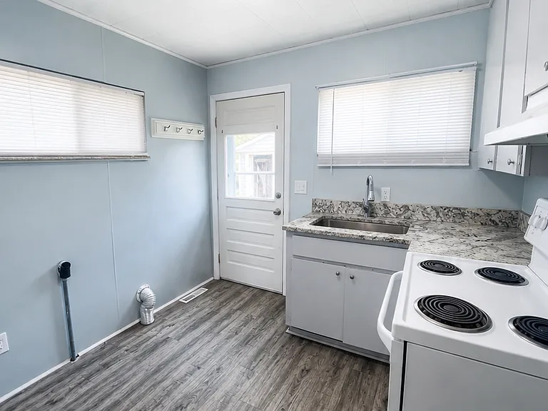 6758 Republic Ave — Photo 1
